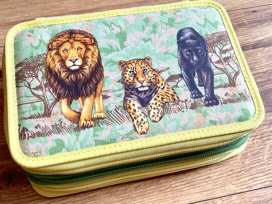 Federtasche 3 Reißverschlüsse Brunnen Löwe