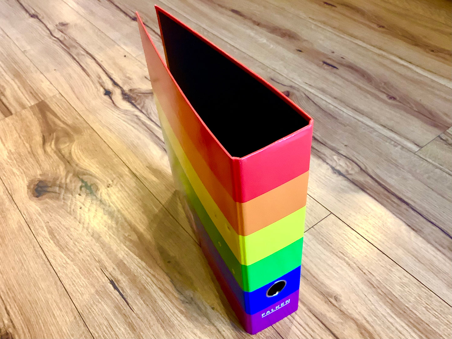 Ordner Regenbogen Streifen Falken 8cm
