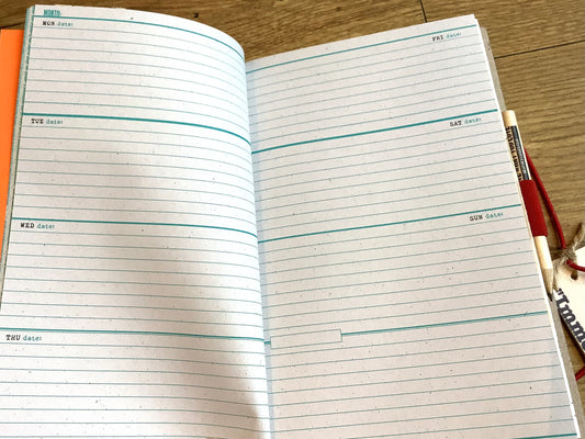 Tagebuch A5 undatierter Immer Kalender (Deafmessanger) - Polly Paper - Umweltfreundliche Schreibwaren