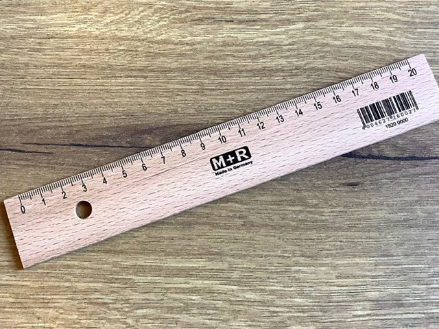 Holzlineal 20cm Buche M+R
