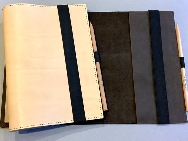 Leder-Buchhülle travel A5 Gummizug (papoutsi)