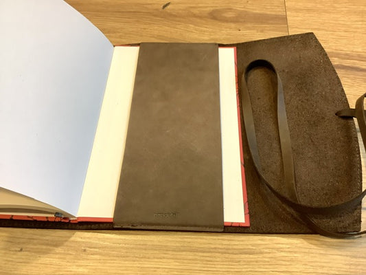 Leder-Buchhülle POET II A5 papoutsi geschnürt