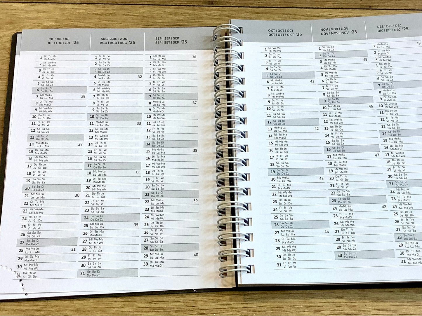 Wochenkalender A6 schwarz '25/2026