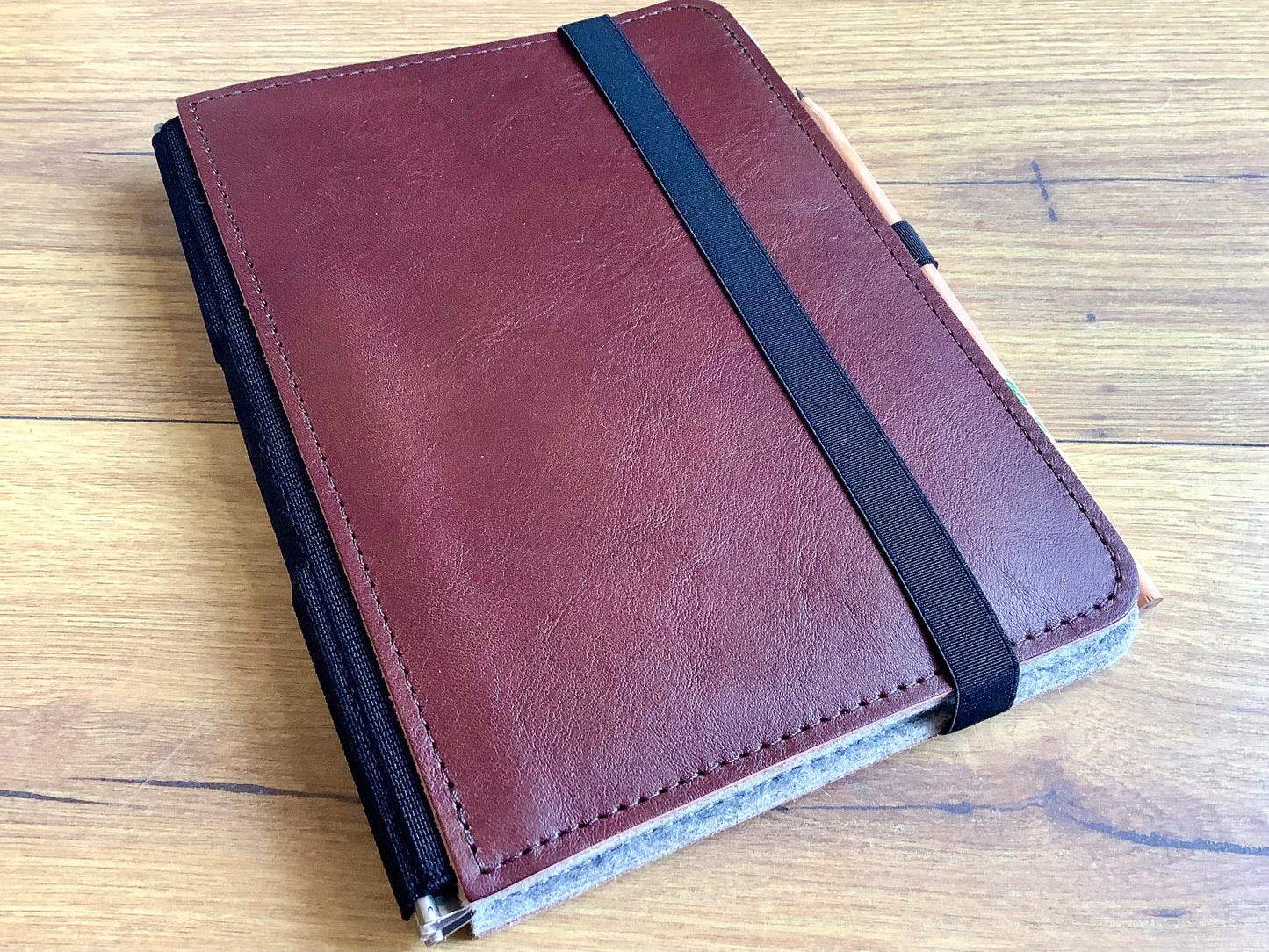 Taschenbegleiter BS_20 Leder M Roterfaden +Gratiskalender 2025