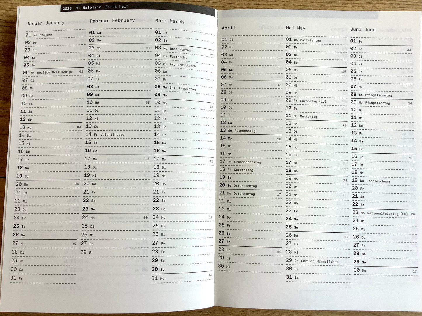 Lehrer*innenkalender ROTERFADEN 25/ 2026