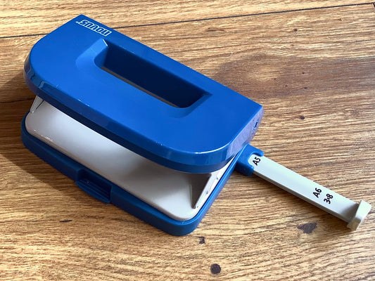 Locher novus E210 blau Metall