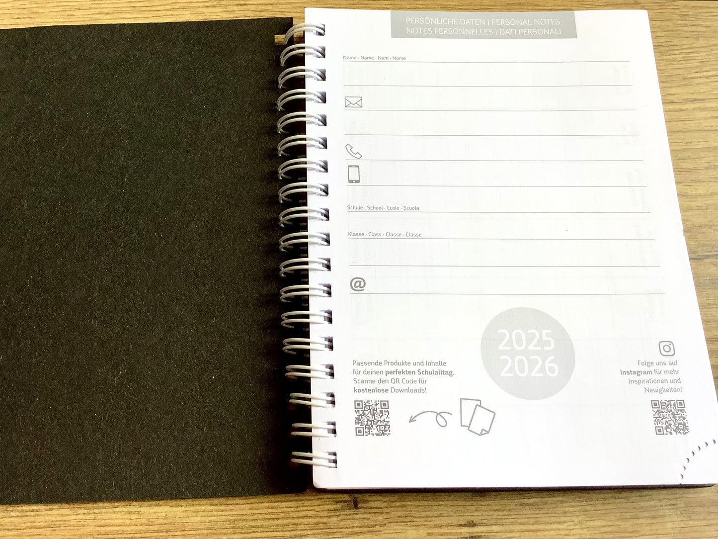 Wochenkalender A6 schwarz '25/2026