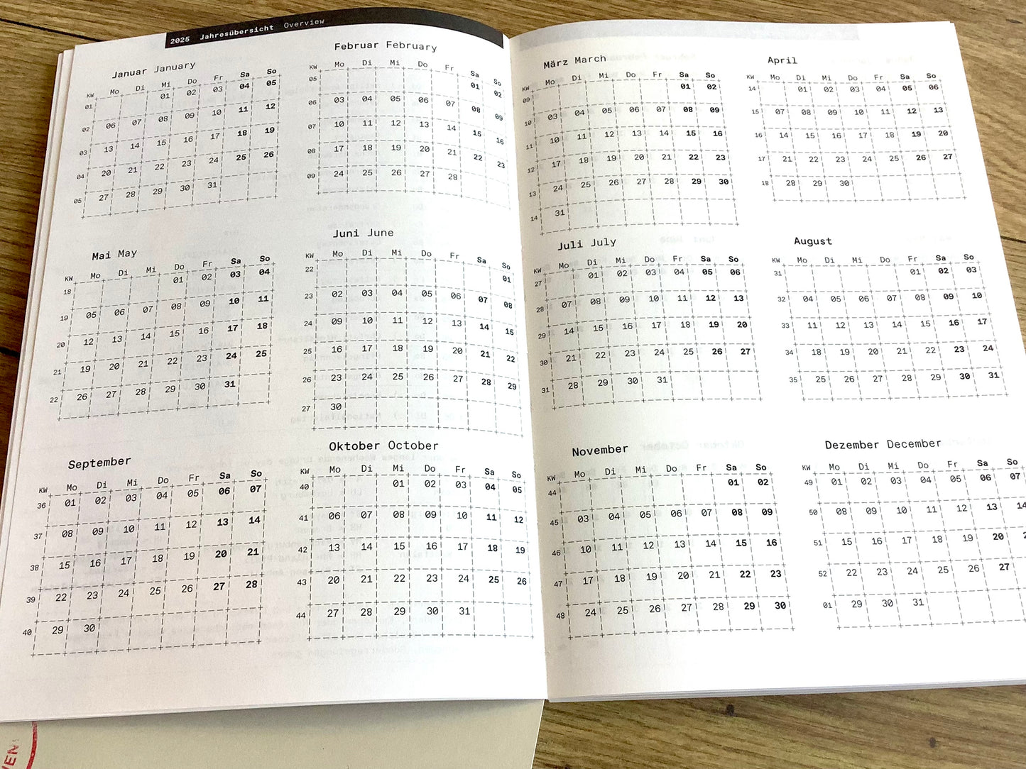 Lehrer*innenkalender ROTERFADEN 25/ 2026