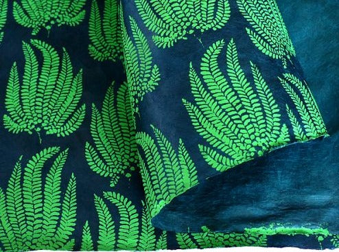 Geschenkpapier Farn grün auf indigo Lokta Lamali