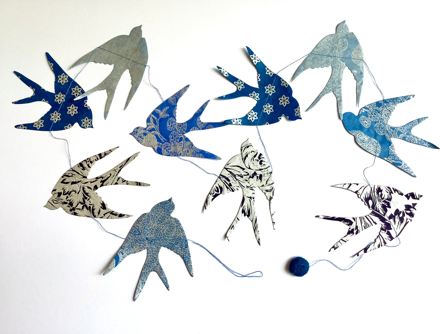Girlande Papier-Mobile Schwalben silber-blau Lamali