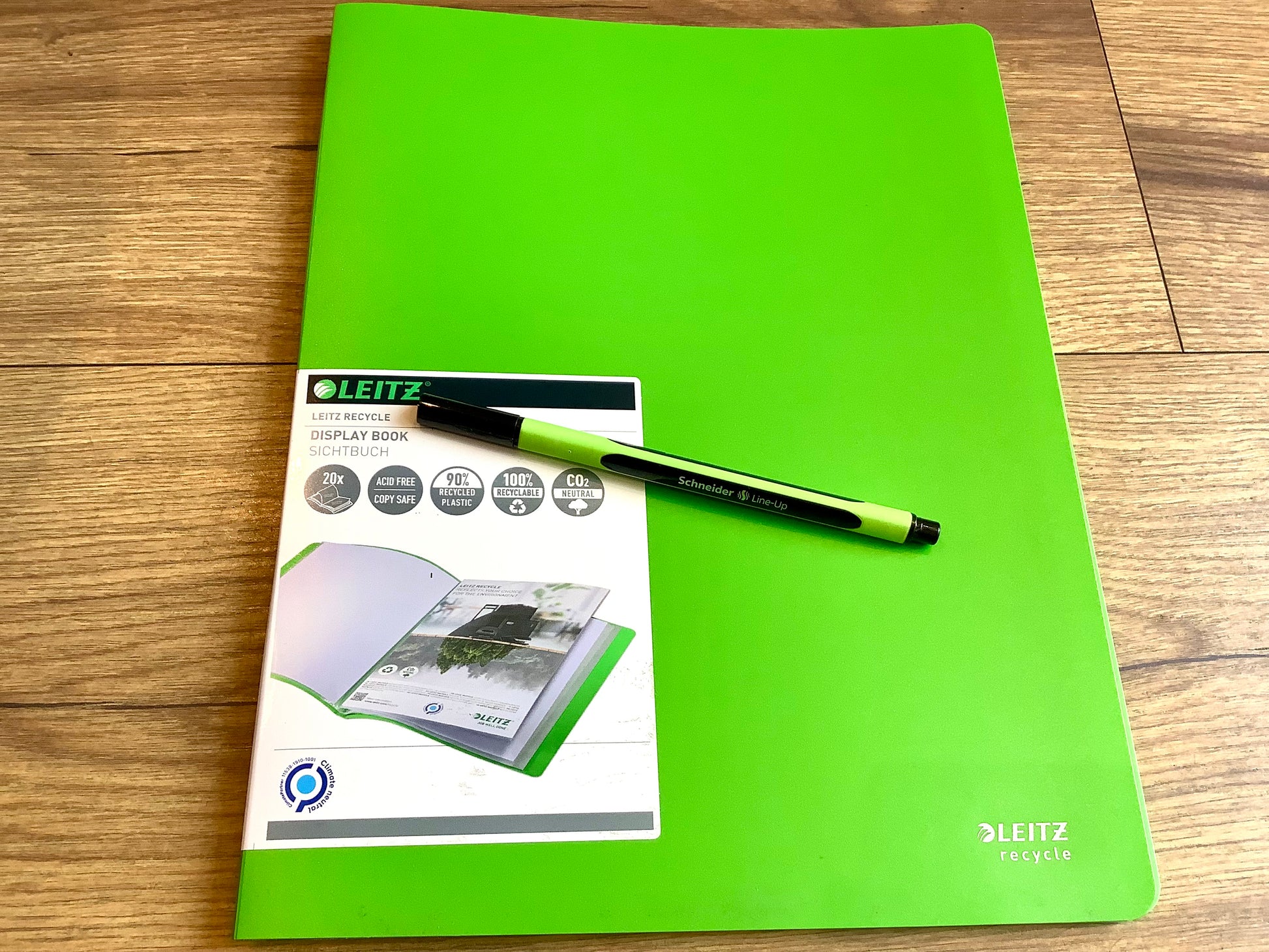 Sichtbuch oder -mappe von leitz in gruen