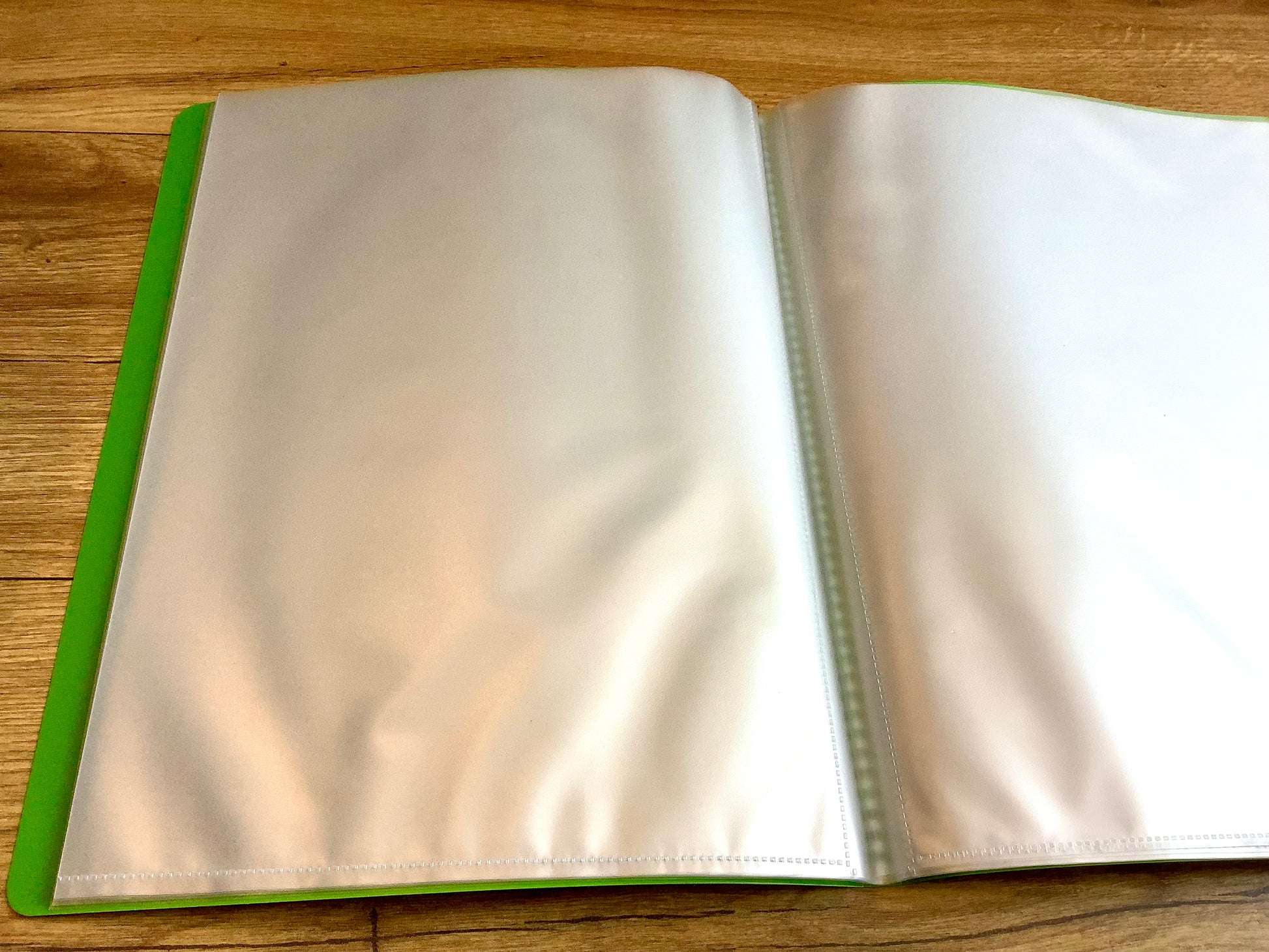 sichtbuch-mappe gruen aufgeklappt