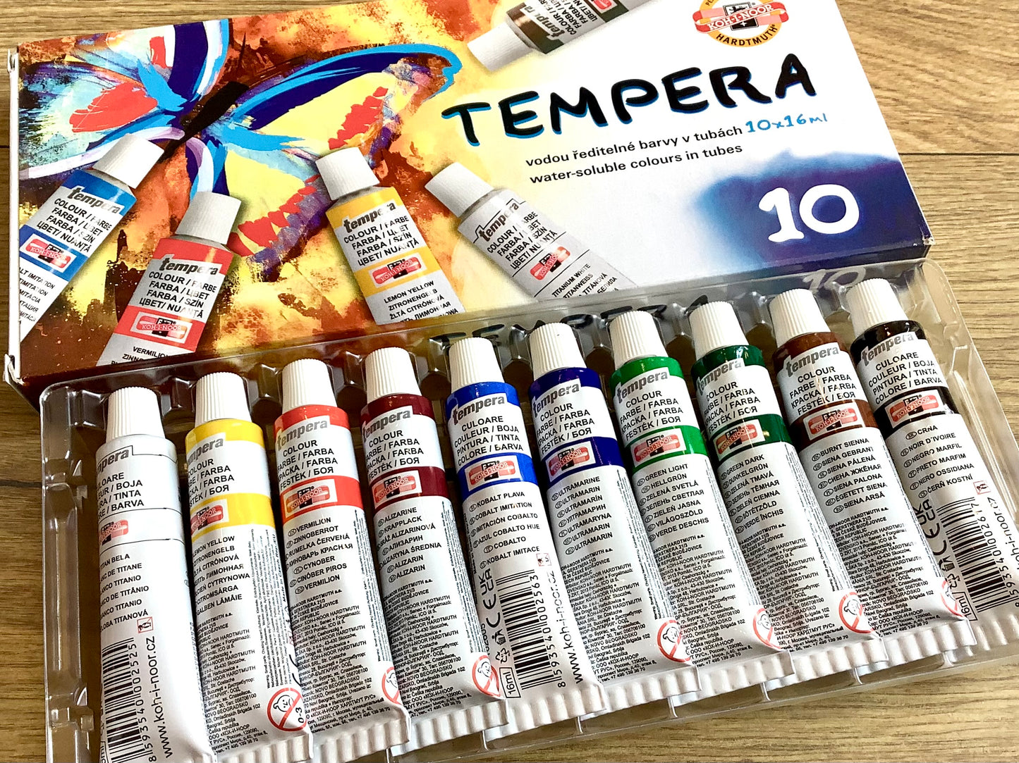10 Tuben Temperafarben mit je 16m. Erhältlich bei Polly Paper - Schulbedarf in Berlin-Mitte