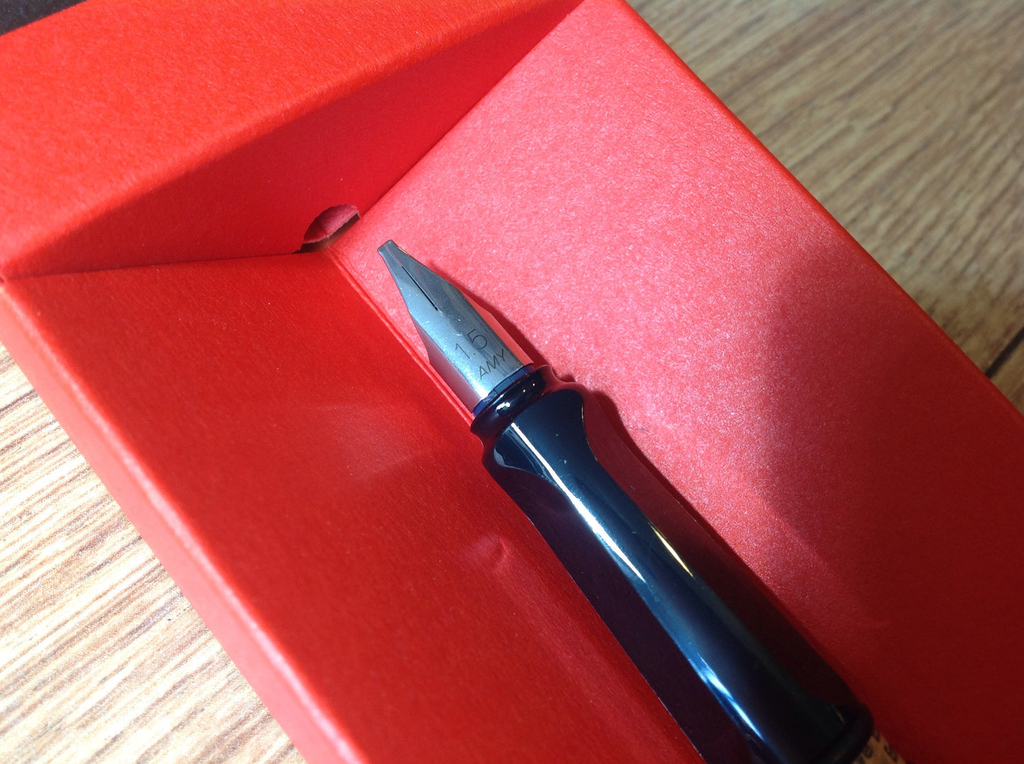 Lamy Joy Füller schwarz (roter Clip)