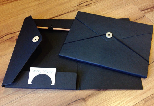 Sammelmappe A4 schwarz + Stiftschlaufe "natural" - Polly Paper