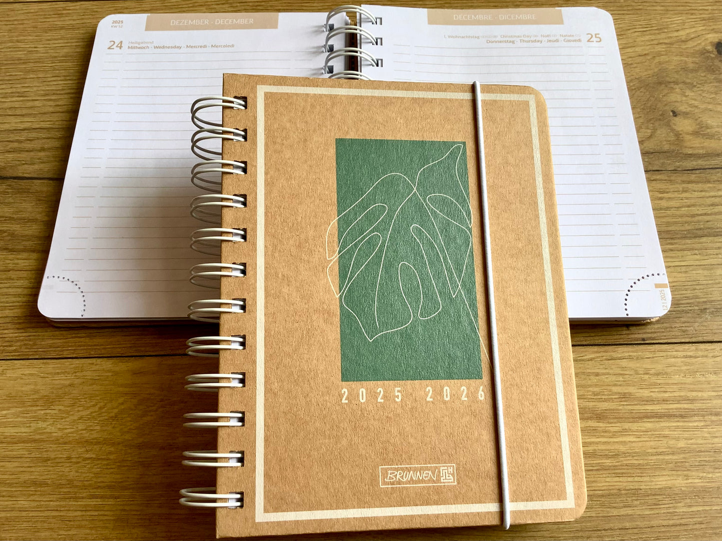 Tageskalender A6 Leaf 2025/2026 (August-August)