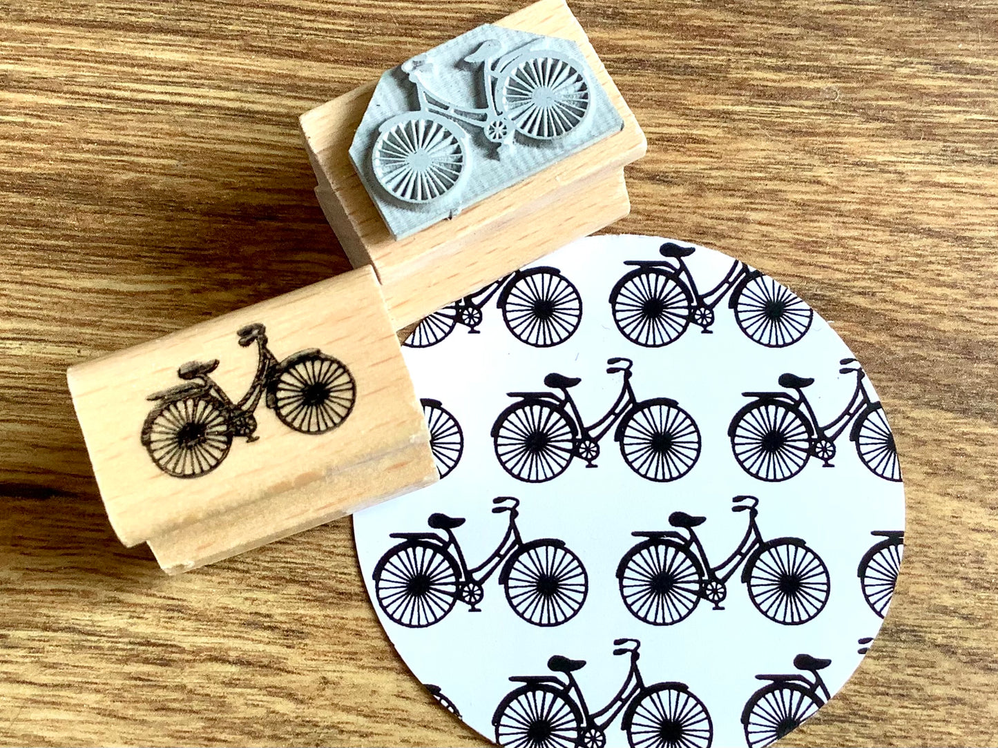 Holzstempel mit Motiv Hollandrad - bei Polly Paper in Berlin-Mitte