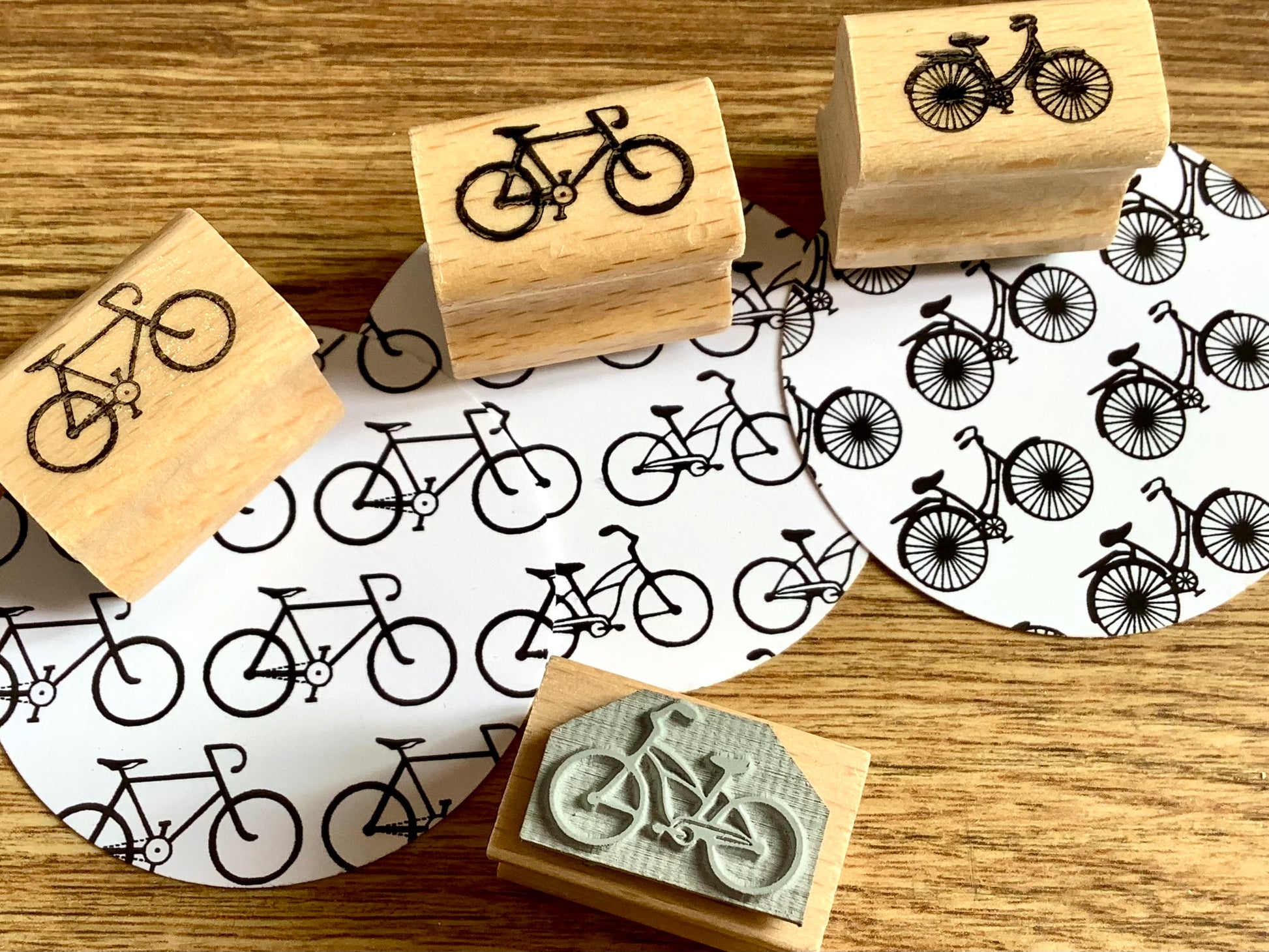 Holzstempel mit 3 Fahrradmotiven - bei Polly Paper in Berlin-Mitte