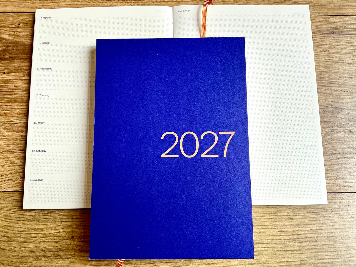 Wochenkalender A5 1W/1S blau Recyclingpapier 2027