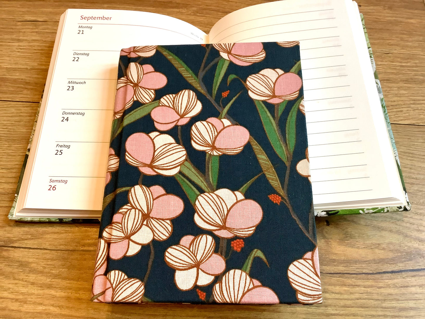 Wochenkalender B6 Stoff 1W/1S 12x16 2026 Kaspar Hauser