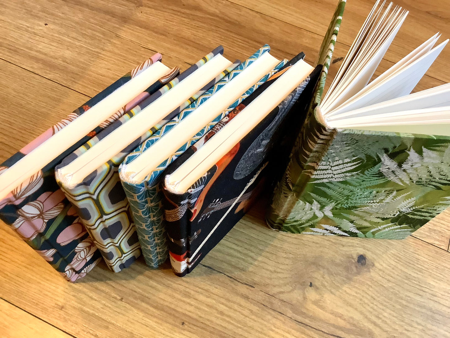 Wochenkalender B6 Stoff 1W/1S 12x16 2026 Kaspar Hauser