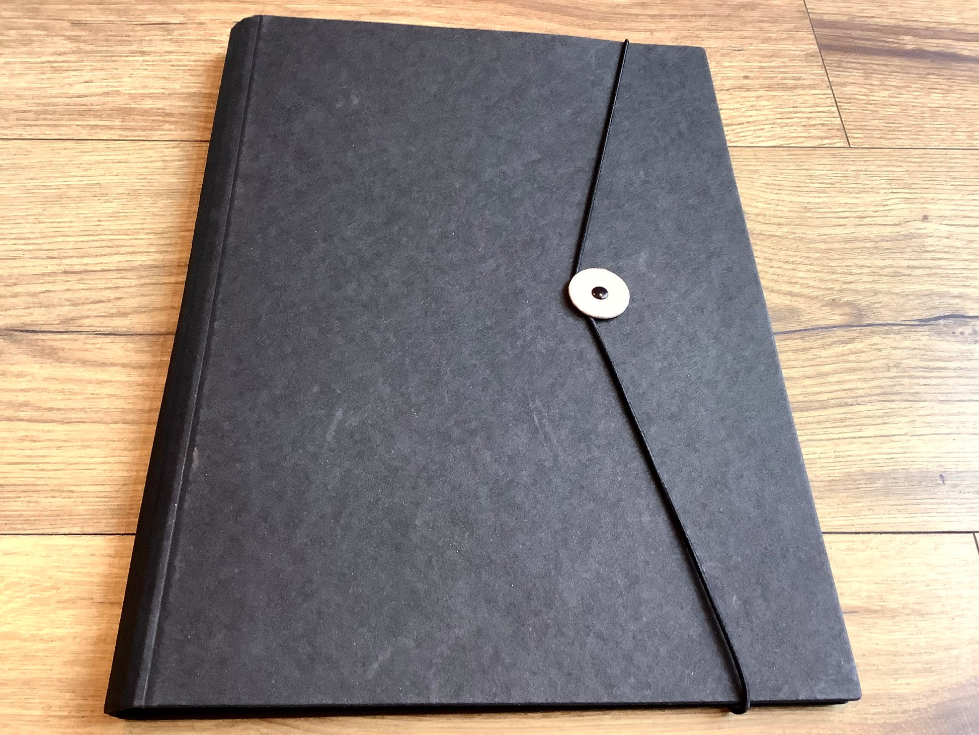 Tagungsmappe Blockklemme Gummizug schwarz natural - Polly Paper - Umweltfreundliche Schreibwaren