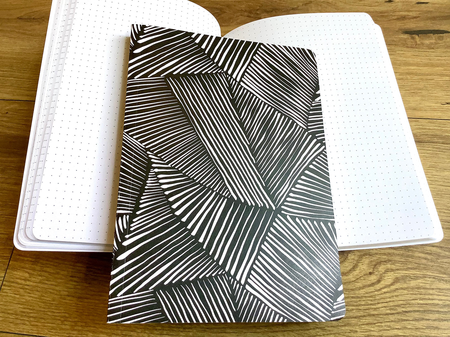 Notizbuch A5 dotted 90g Recycling black 112Bl