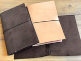 Leder-Buchhülle A5 papoutsi „Wiji“°