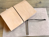 Leder-Buchhülle A5 papoutsi „Wiji“°