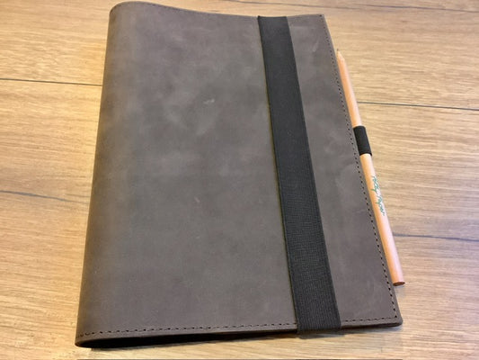 Leder-Buchhülle travel A5 Gummizug (papoutsi)