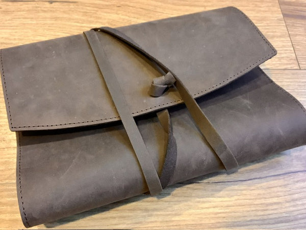 Leder-Buchhülle POET II A5 papoutsi geschnürt