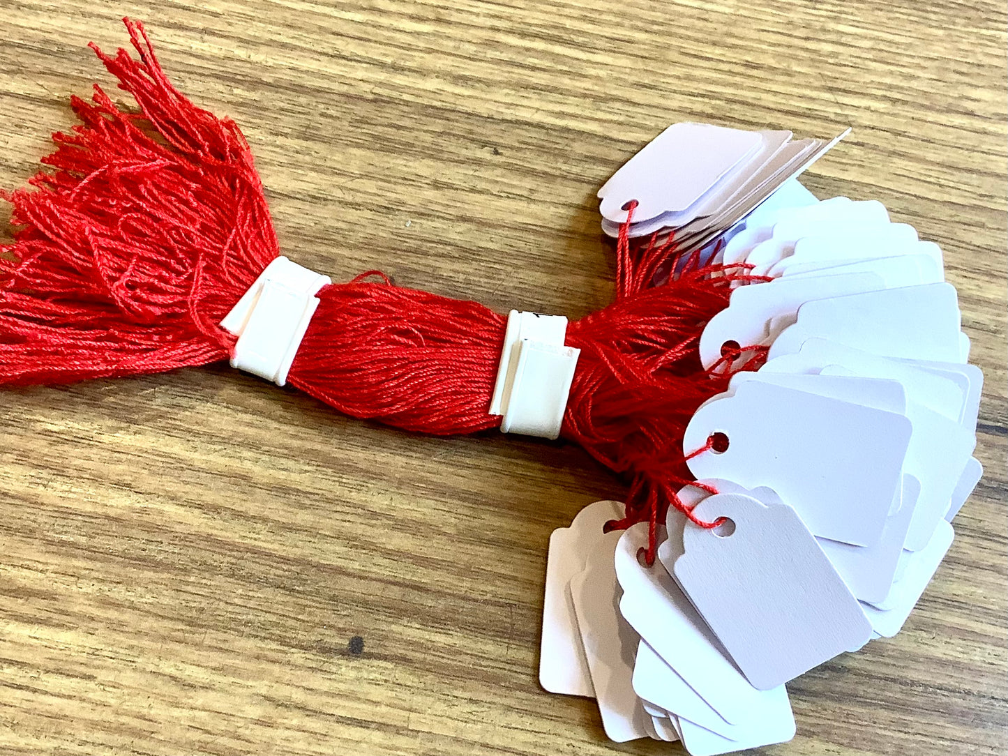 Hängeetiketten mini 100St. Preisschildchen mit Faden 1,5x2cm