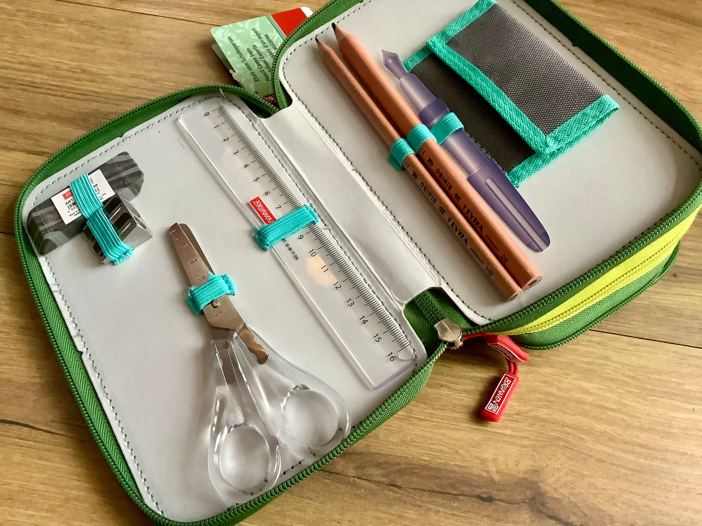 Schul-Etui Dino XL gefüllt 3 Reißverschlüsse BRUNNEN