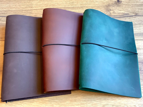 Leder-Buchhülle A5 papoutsi „Wiji“°