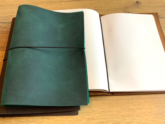 Leder-Buchhülle A5 papoutsi „Wiji“°