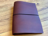 Leder-Buchhülle A5 papoutsi „Wiji“°