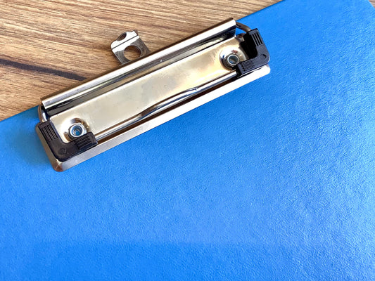 Klemmbrett blau Recyclingpappe Falken