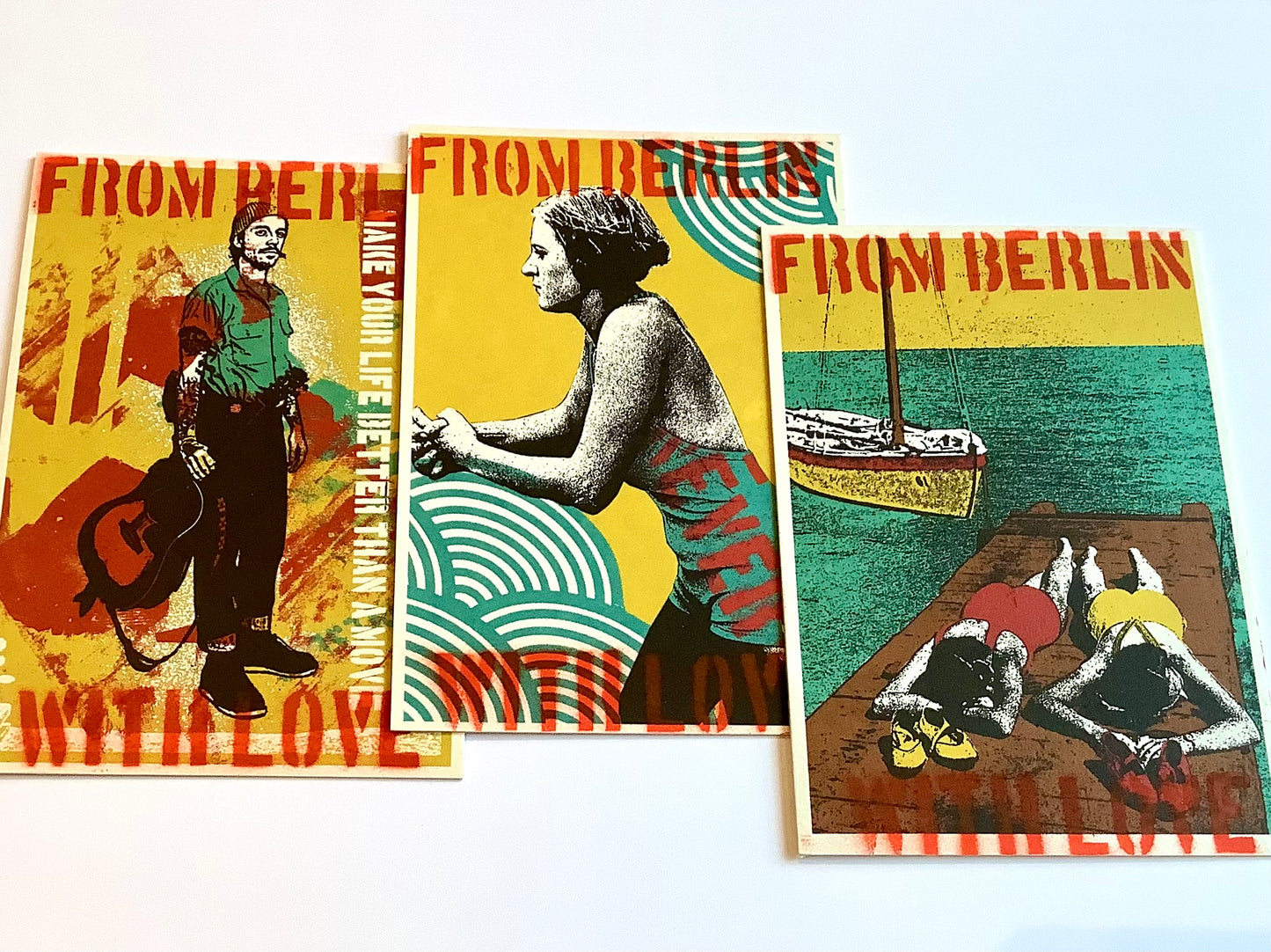3 illustrierte Postkarten mit dem Text oben und unten: From Berlin with love.