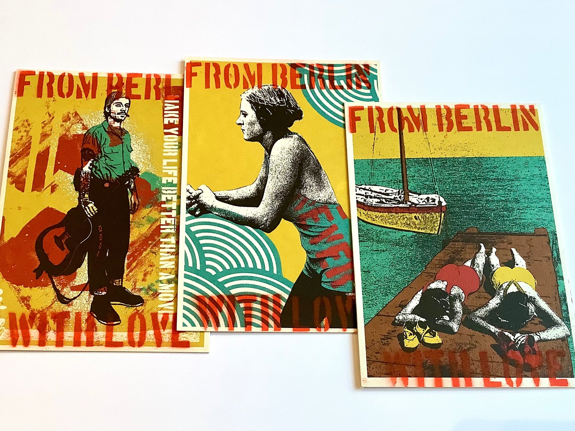 3 illustrierte Postkarten mit dem Text oben und unten: From Berlin with love.
