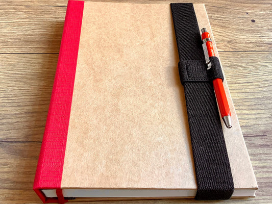 Notizbuch-A5-schwartz-roter-Buchruecken