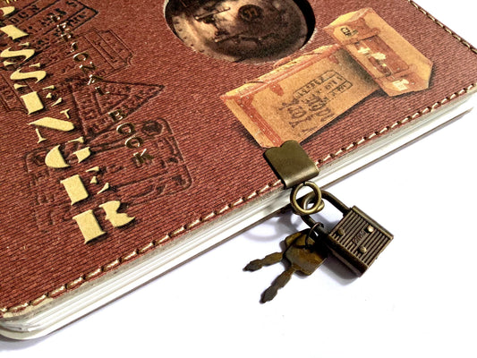 Abschließbares Tagebuch mit kleinem Vorhängeschloss