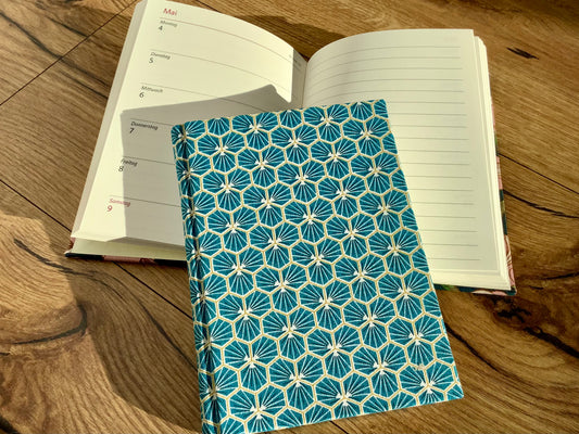 Wochenkalender B6 Stoff 1W/1S 12x16 2026 Kaspar Hauser