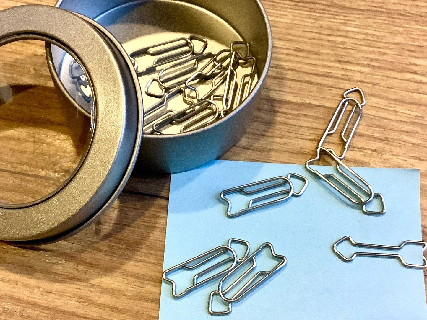 Büroklammern Pfeil 15 St. in Metalldose