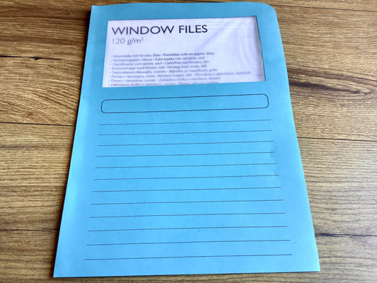blaue Fenstermappe aus Papier