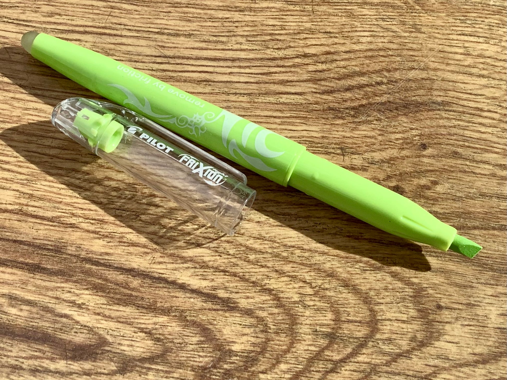 Grüner frixion-Textmarker radierbar