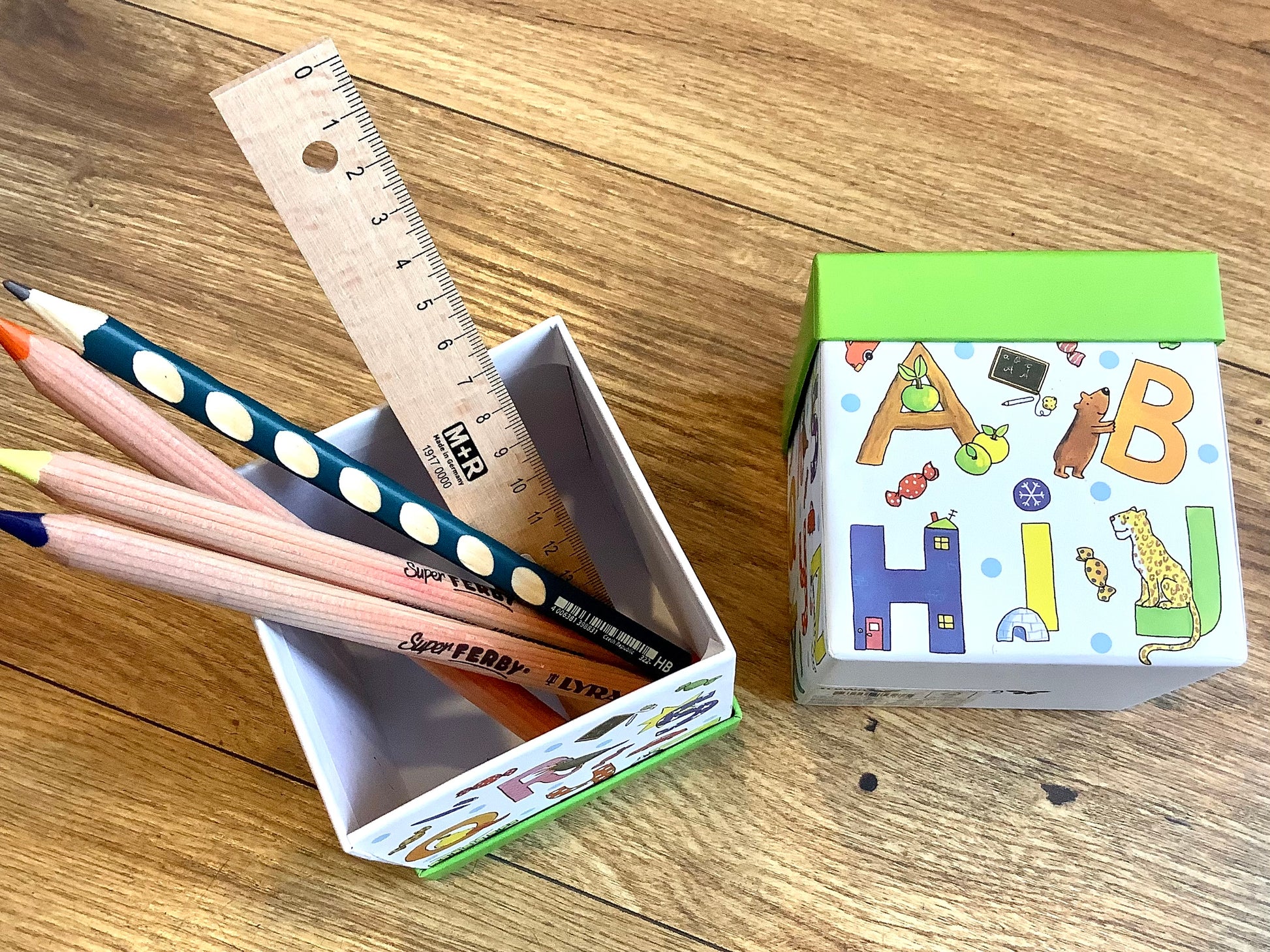 Geschenkschachtel mit ABC zum Schulanfang