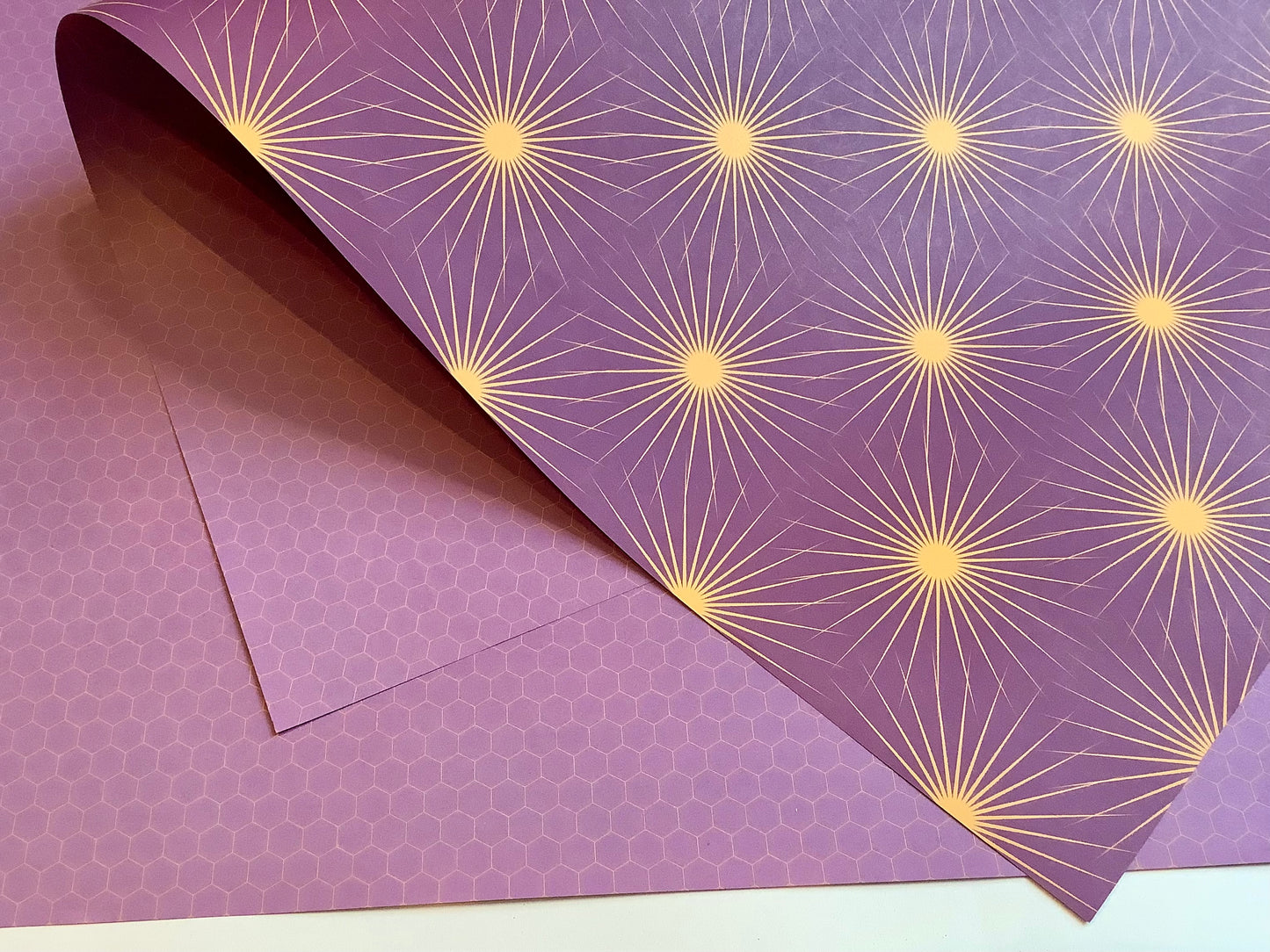 Geschenkpapier Sonnenstern lila-gelb doppelseitig RC