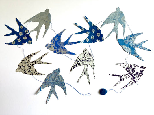 Girlande Papier-Mobile Schwalben silber-blau Lamali