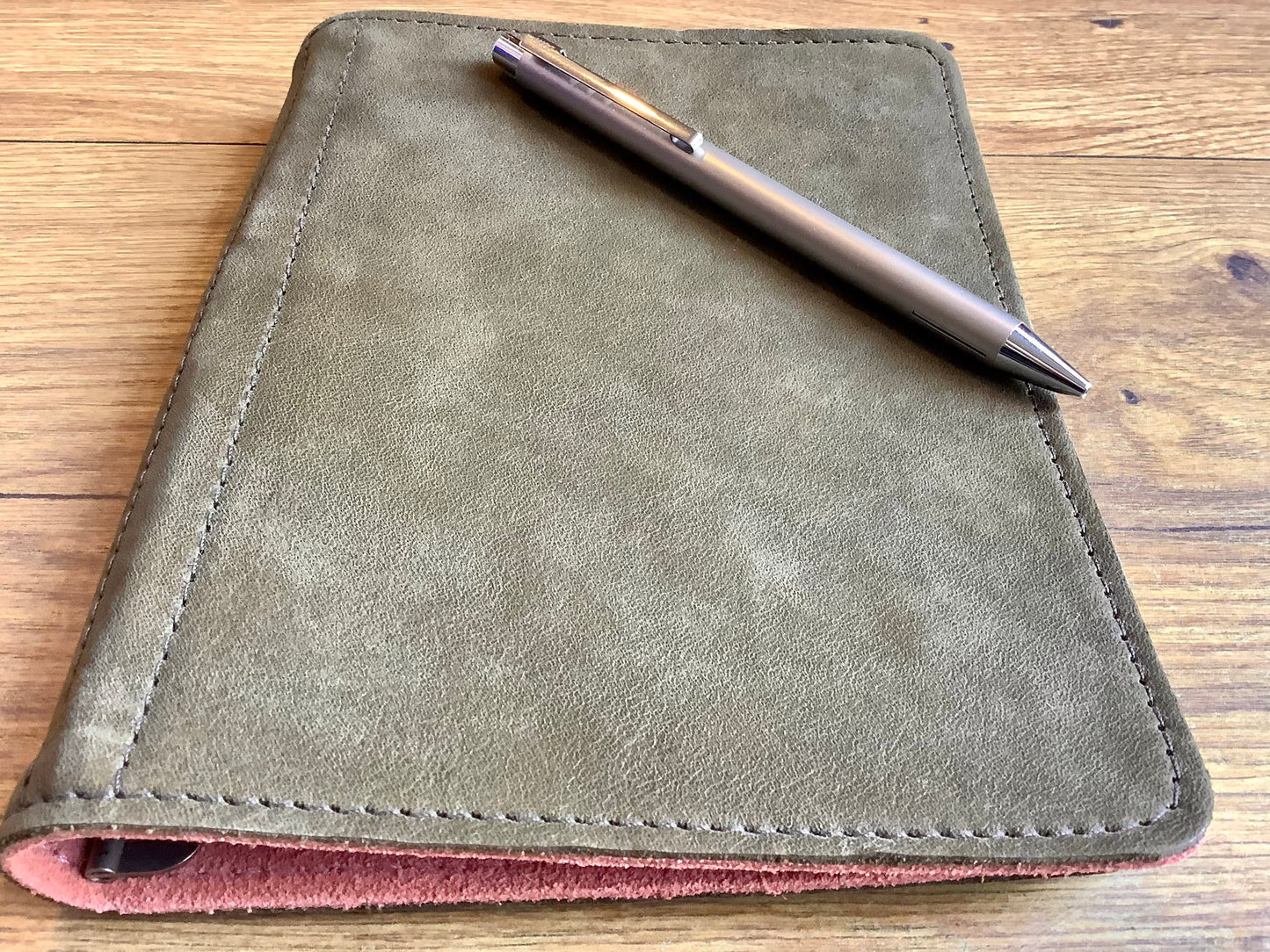 Taschenbegleiter B6 SO_23 Roterfaden Leder +gratis Kalender 2026