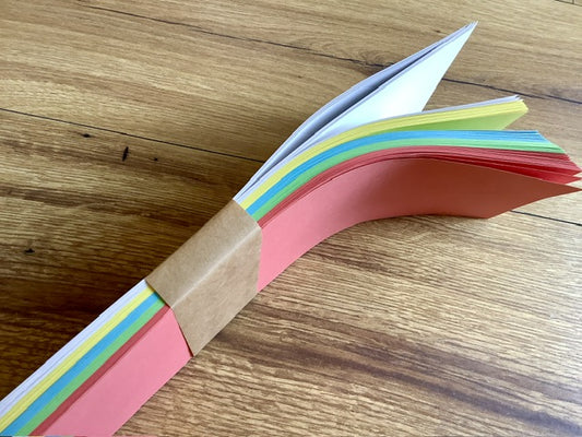 Lange schmale Papierstreifen für Überschriften bei Workshops u.Ä.. 250 Blatt in 5 Farben aus Recyclingpapier. 
Bürobedarf und Moderationsbedarf bei Polly Paper in Berlin-Mitte